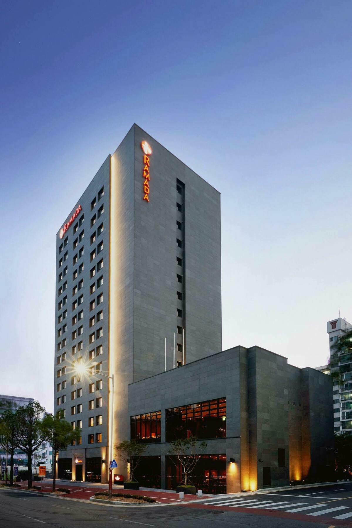 Ramada By Wyndham Gunsan Otel Dış mekan fotoğraf